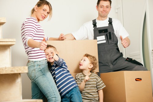 Estimator measuring furniture volume for a transparent removals quote